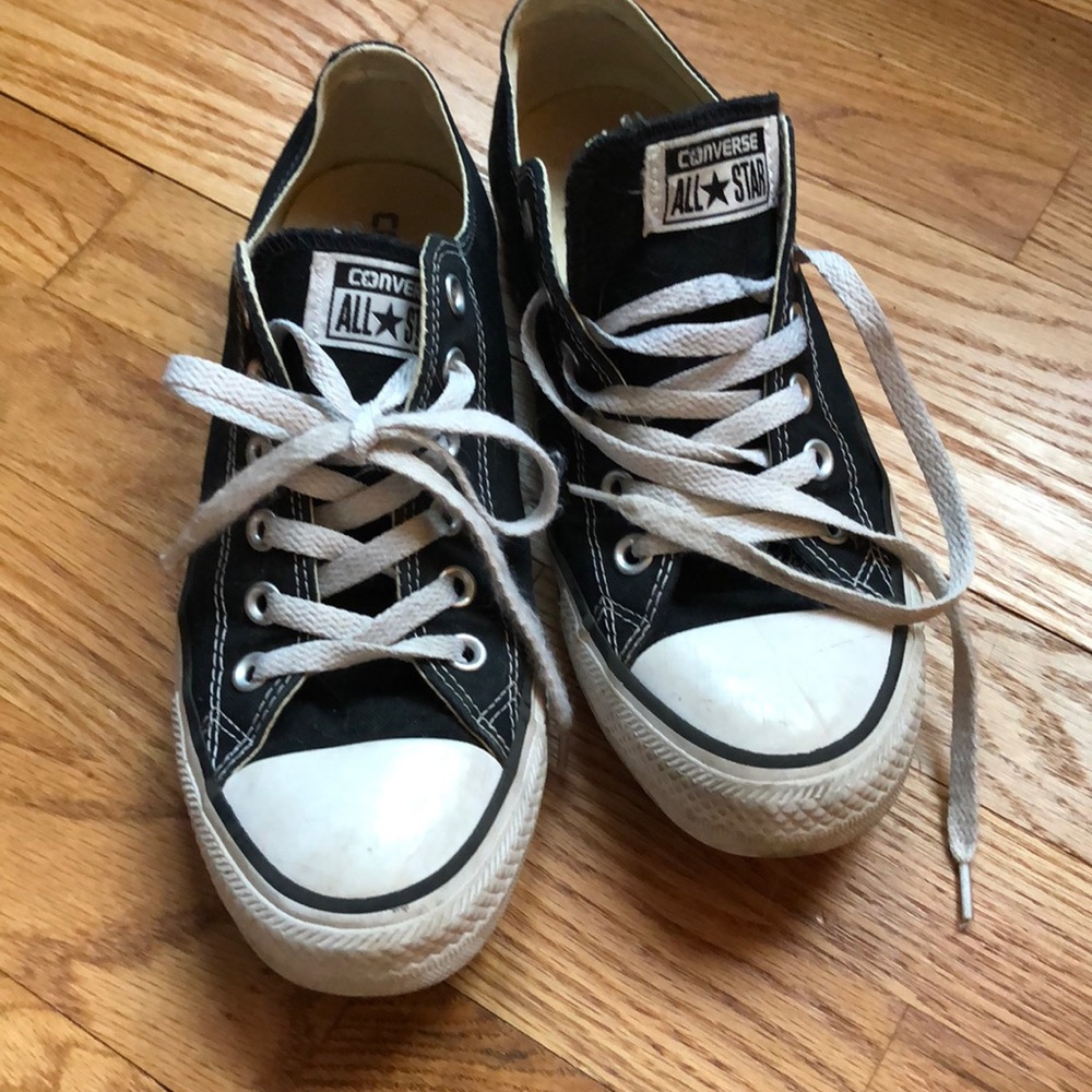 black converse low tops